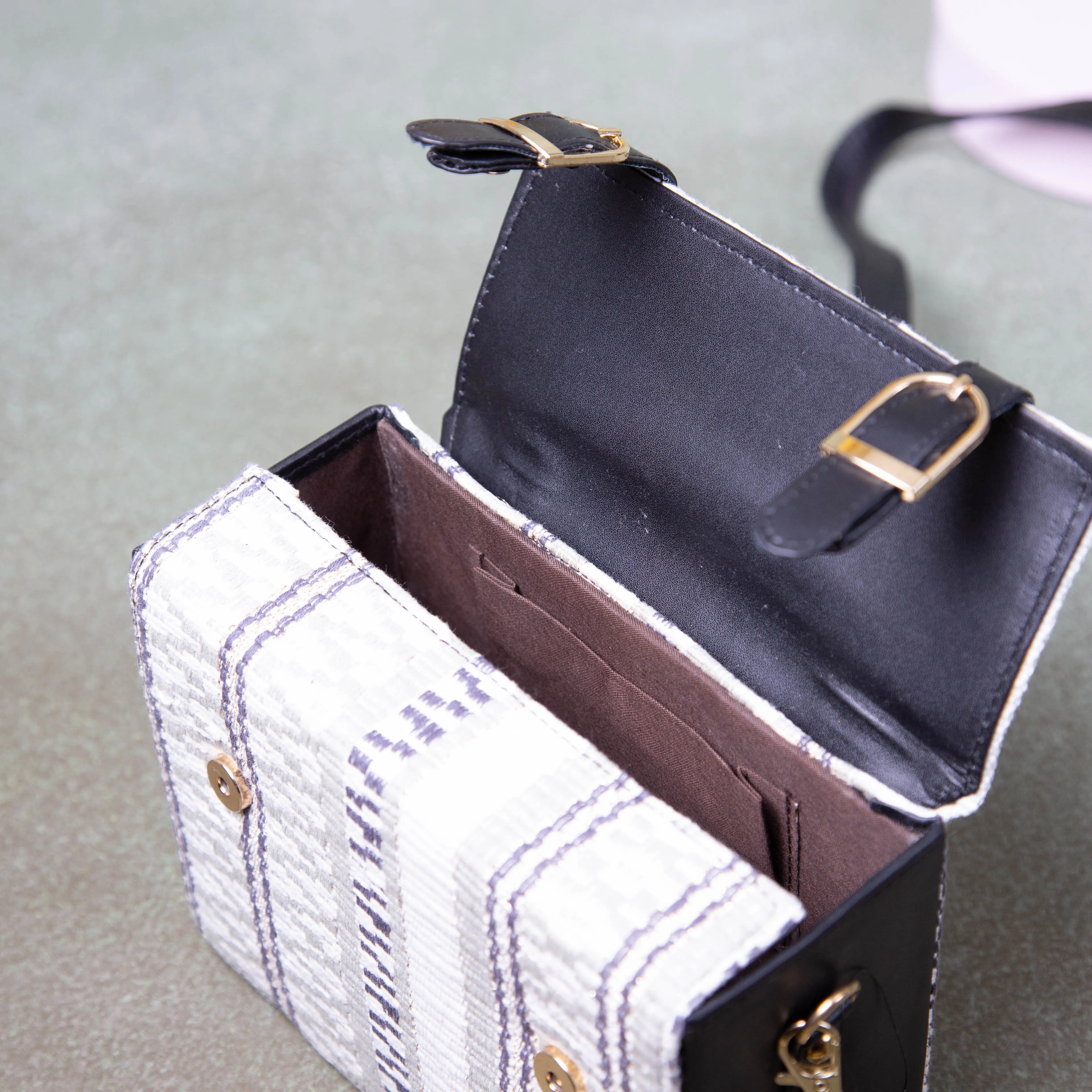 Cuboid Case Sling bags White with Black Colour Zig Zag Design.