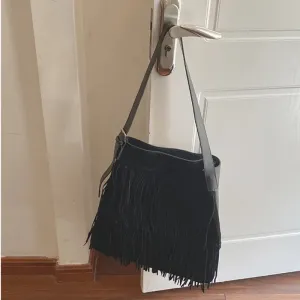 TAVIMART  -  Personality High-capacity Vintage Women's Crossbody Bag Fashion Grunge Tassel Shoulder Handbags Streetwear Y2k Tote Bags Trendy